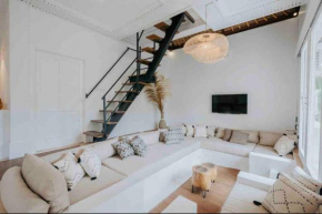 6 Bedroom Villa Walk to Beach